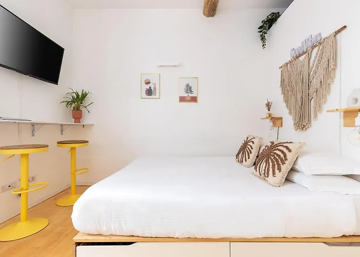 Cantoni 4B - Studio At Colosseum